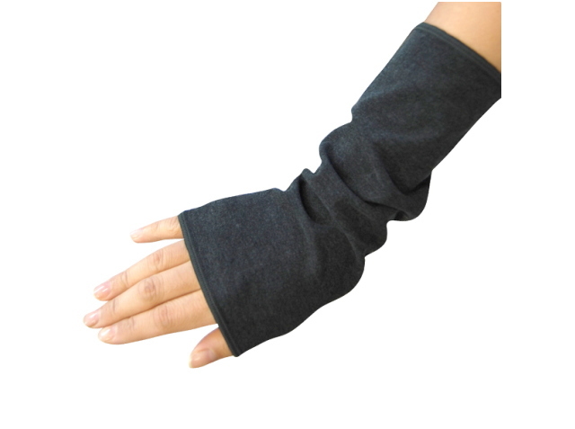 「アルファウェーブ・アームウォーマー」　〜活性光線（遠赤外線）でじんわり暖まる〜