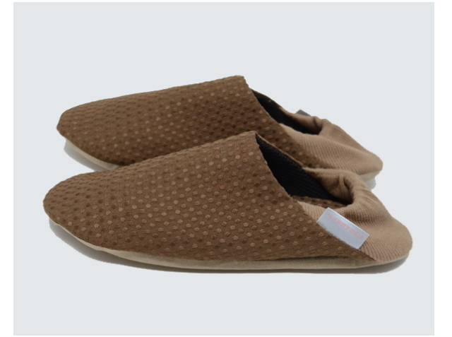 「アルファウェーブ・ルームシューズ」　〜活性光線（遠赤外線）でじんわり暖まる〜/ブラウン