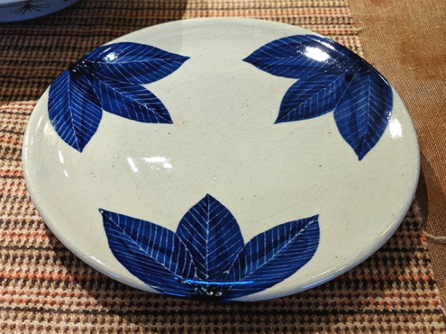 五山焼（いつつやまやき）　「葉紋皿」　〜信州の陶芸家　朝比奈克文氏　陶芸作品