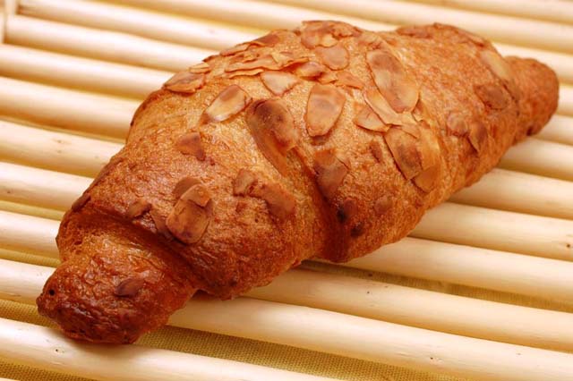 後味さわやか！甘さ控えめのいちごジャムクロワッサン♪