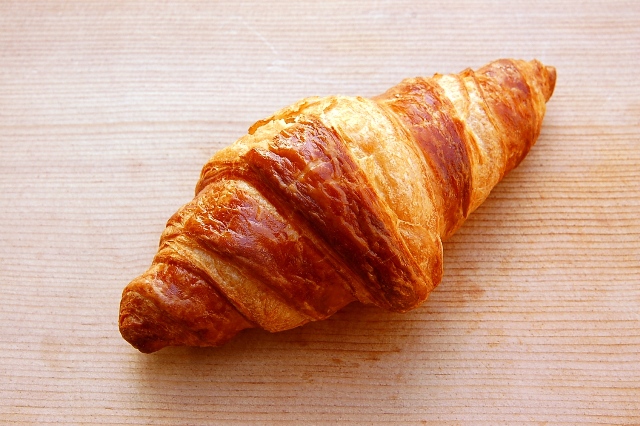 最高級フランス産AOCバターを使った贅沢な一品『フレンチバタークロワッサン』
