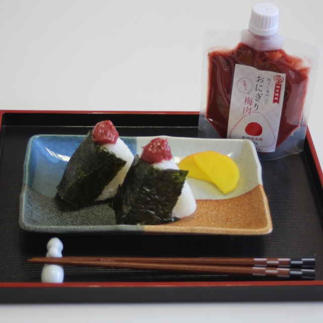 おにぎり梅肉：おにぎり