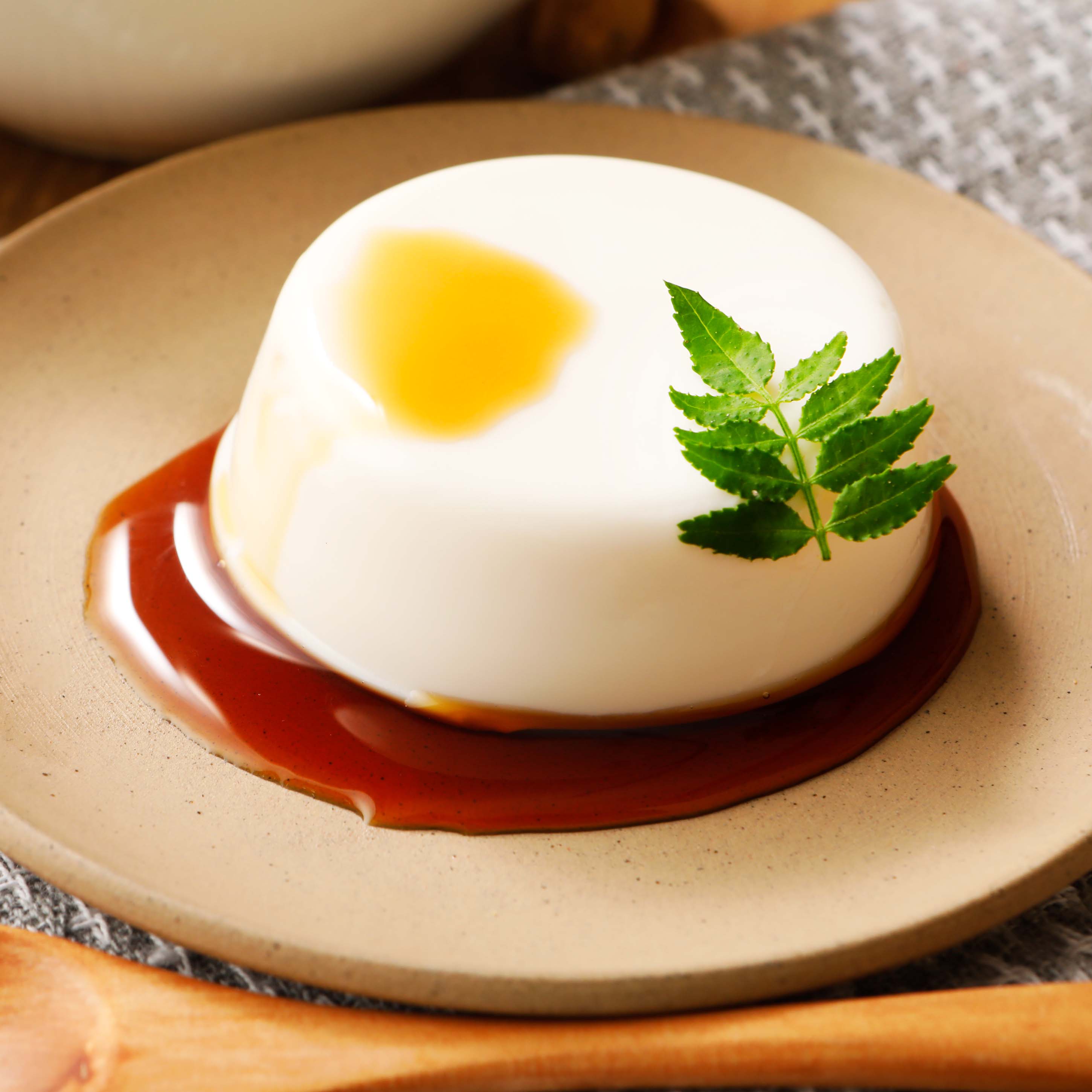 【業務用・ファミリーパック】ジーマーミ豆腐 琉の月（るのつき）70g×40カップ入り【送料無料】