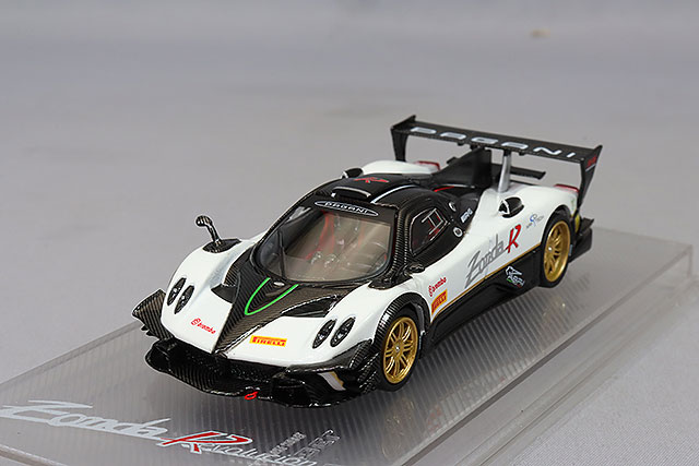CM64Revoluci08.jpg