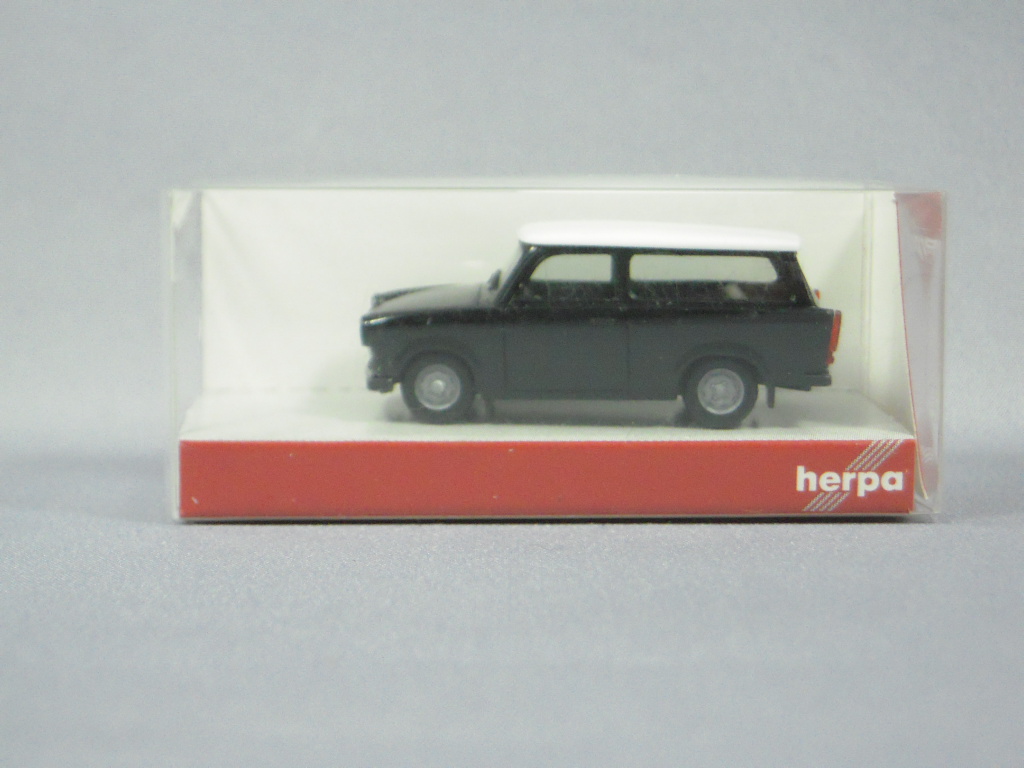 ・ヘルパ 1/87 トラバント ユニバース