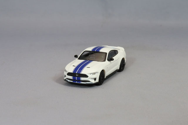 ミニチャンプス 1/87 フォード マスタング 2018 ホワイト/ブルーストライプ
