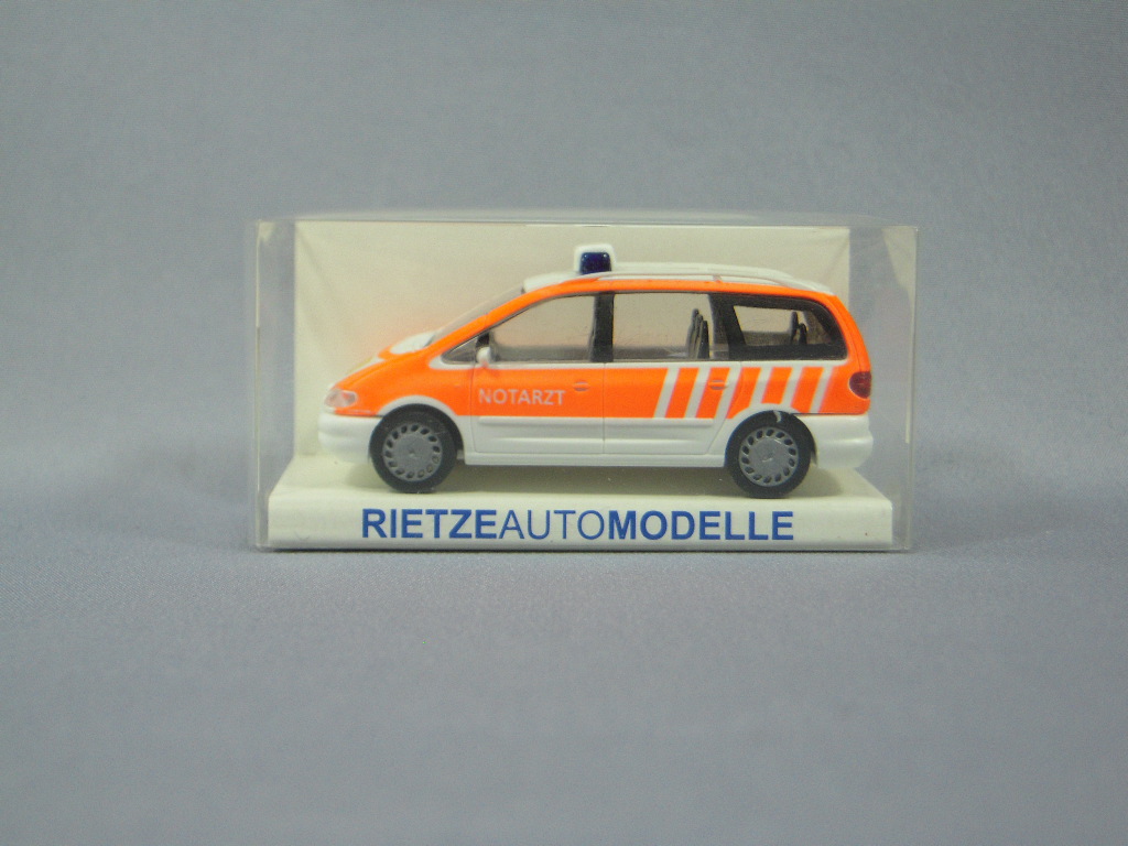 ・リーツェ 1/87 フォード ギャラクシー救急車