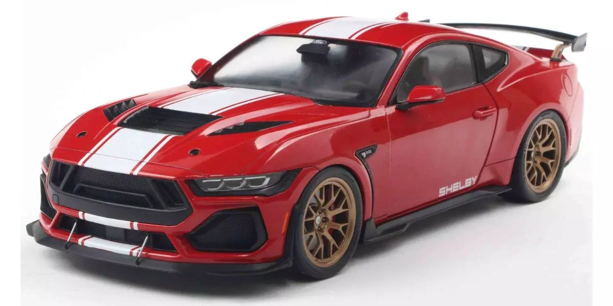 ソリド 1/18 シェルビー マスタング スーパースネーク 2025 レッド