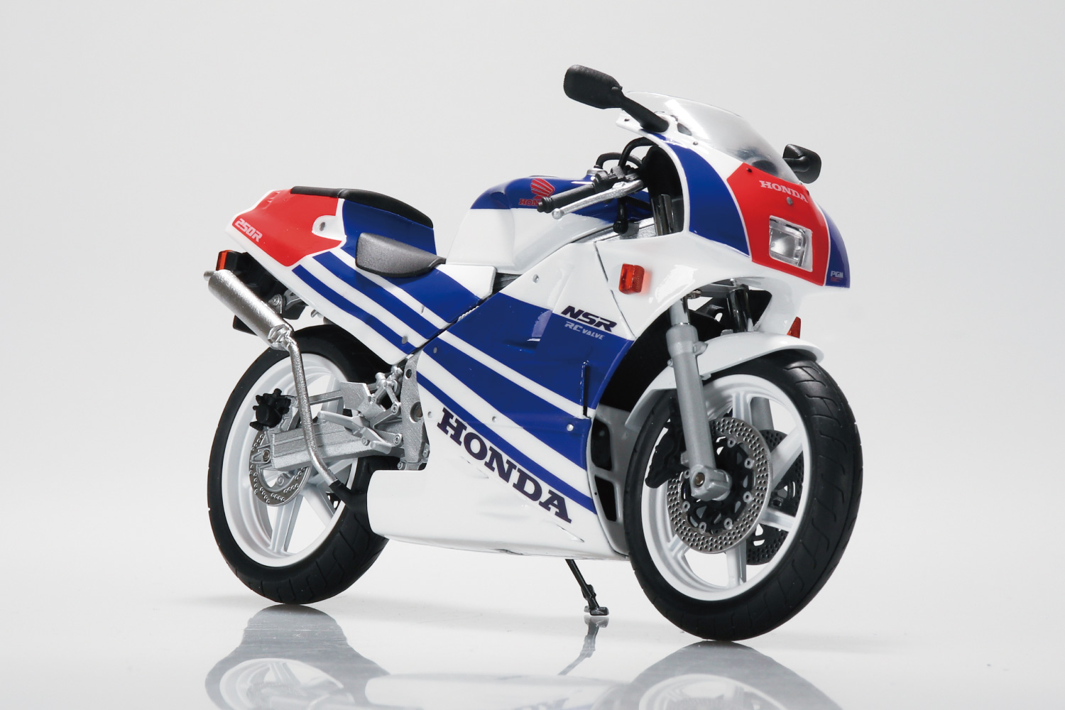 【予約品】 青島文化教材社 スカイネット 1/12 ホンダ NSR250R '89 ロスホワイト×テラブルー