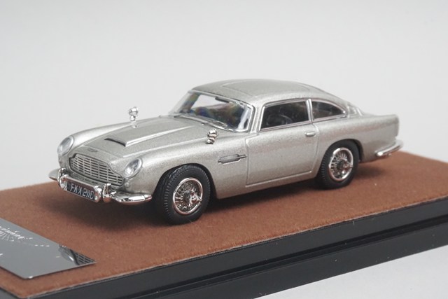 【予約品】 XiaoGuang MODEL 1/64 アストンマーティン DB5 007Ver. シルバー