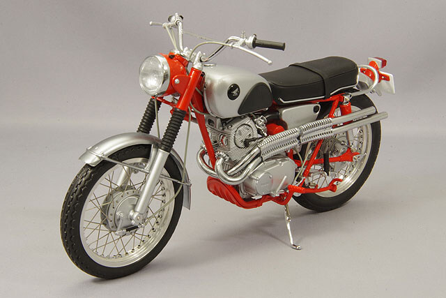 エブロ 1/10 ホンダ CL72 エクスポート 1962 レッド