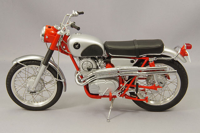 価格変更 1/10 エブロ ホンダCL72レッドフレーム1962絶版未展示品 エブロ 1/10 ホンダ CL72 エクスポート 1962 レッド