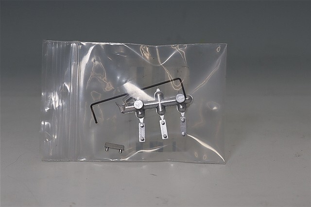 Unique Model x Tiny City 日野 300 ワールドチャンピオン レッカー車