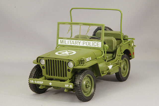 オートワールド 1/18 1941 ジープ ウィリス アーミーオリーブドラブ