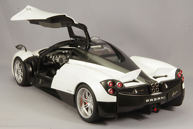 オートアート コンポジット 1/12 パガーニ ウアイラ ホワイト