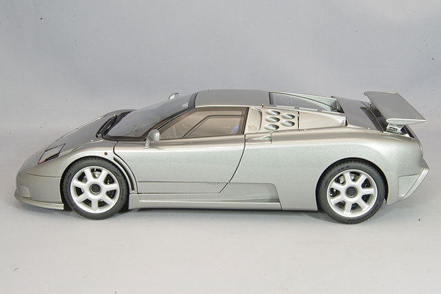 オートアート コンポジット 1/18 ブガッティ EB110 SS シルバーメタリック