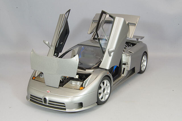 オートアート コンポジット 1/18 ブガッティ EB110 SS シルバーメタリック
