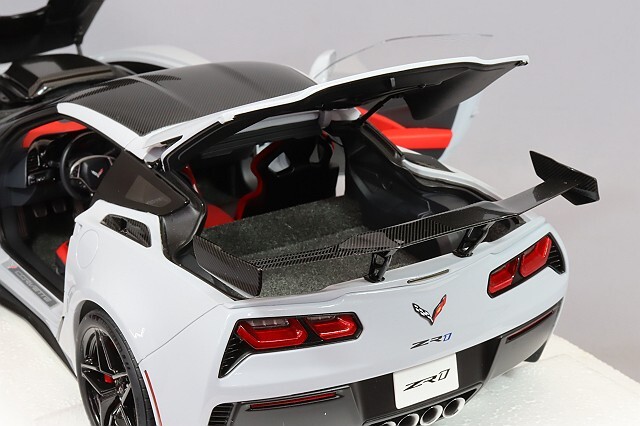 オートアート コンポジット 1/18 シボレー コルベット (C7) ZR1