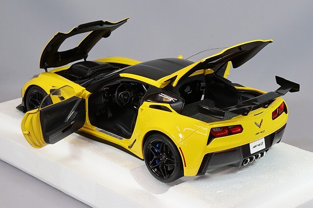 UTモデルズ 78シボレー コルベット アニバーサリー グリーンライト 1/18 UTモデルズ 78シボレー コルベット アニバーサリー グリーン