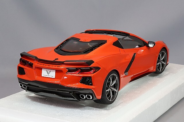 オートアート コンポジット 1/18 シボレー コルベット C8 スティング