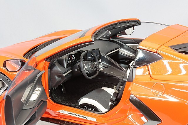 オートアート コンポジット 1/18 シボレー コルベット C8 スティング