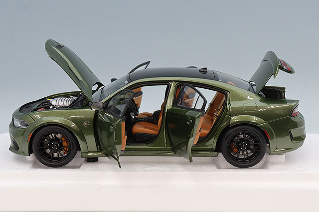 オートアート コンポジット 1/18 ダッジ チャージャー SRT