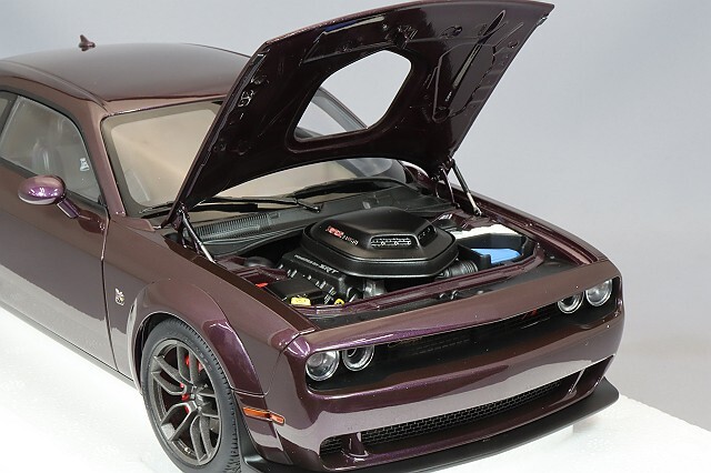 オートアート コンポジット 1/18 ダッジ チャレンジャー R/T