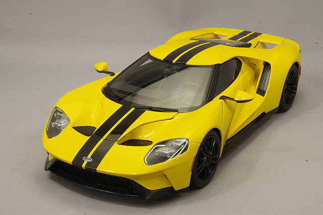 オートアート コンポジット 1/18 フォード GT 2017 イエロー/ブラック