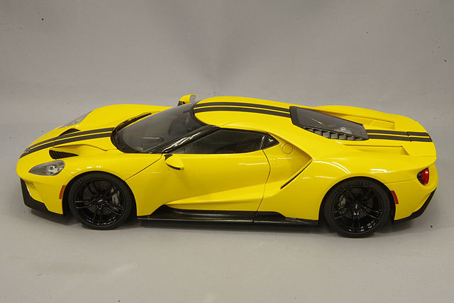 オートアート コンポジット 1/18 フォード GT 2017 イエロー/ブラック