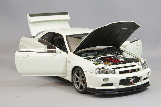 オートアート コンポジット 1/18 日産 スカイライン GT-R (R34) V-spec