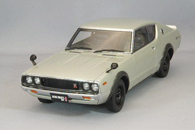 オートアート　日産 スカイライン　2000　GT-R　KPGC110 Amazon.com: Auto Art Models Nisssan Skyline 2000GT-R