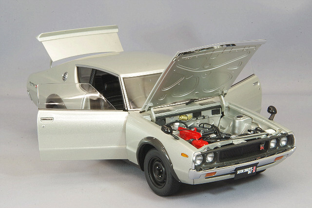 オートアート　日産 スカイライン　2000　GT-R　KPGC110 Amazon.com: Auto Art Models Nisssan Skyline 2000GT-R