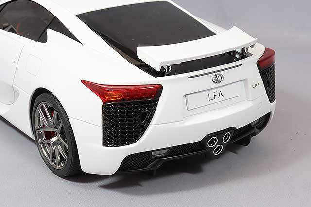 オートアート コンポジット 1/18 レクサス LFA ホワイテストホワイト