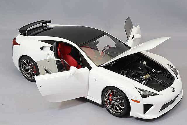 オートアート コンポジット 1/18 レクサス LFA ホワイテストホワイト