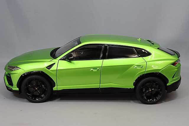 オートアート コンポジット 1/18 ランボルギーニ ウルス パールグリーン