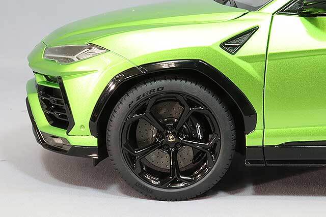 オートアート コンポジット 1/18 ランボルギーニ ウルス パールグリーン