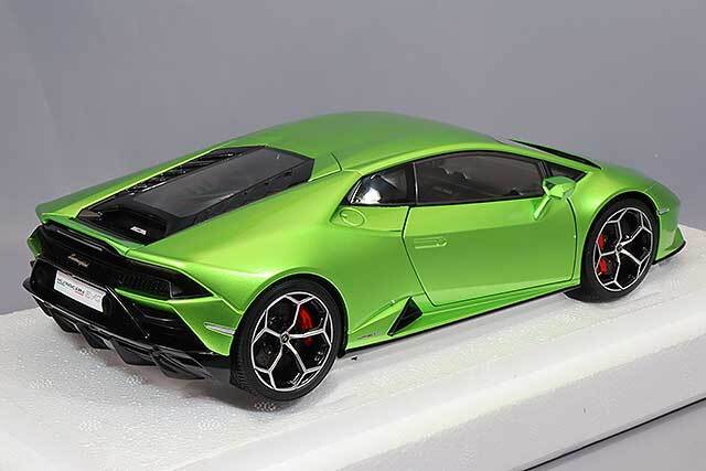 オートアート コンポジット 1/18 ランボルギーニ ウラカン EVO パール