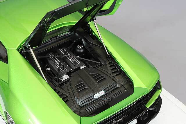 オートアート コンポジット 1/18 ランボルギーニ ウラカン EVO パール