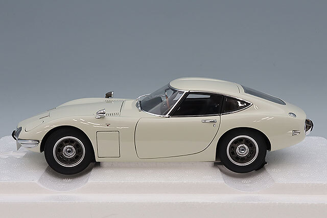 オートアート コンポジット 1/18 トヨタ 2000GT 1967 ホワイト