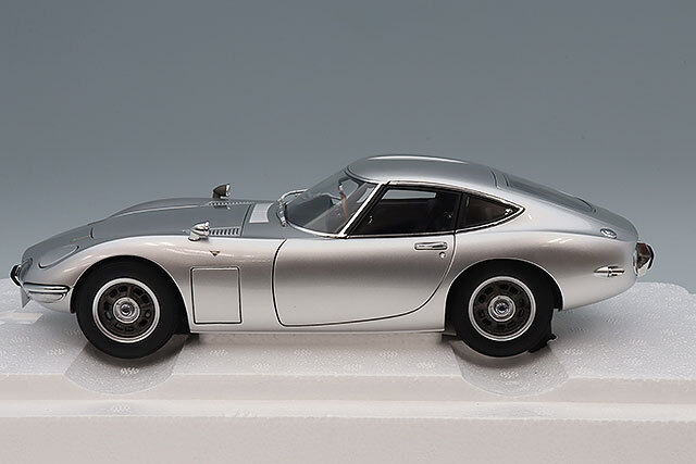オートアート コンポジット 1/18 トヨタ 2000GT 1967 シルバー