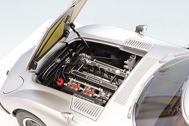 オートアート コンポジット 1/18 トヨタ 2000GT 1967 シルバー