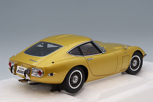 オートアート コンポジット 1/18 トヨタ 2000GT 1967 ゴールド