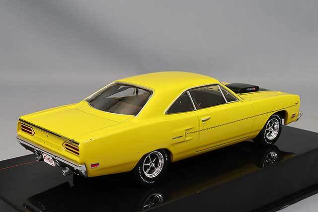イクソ 1/43 プリムス ロードランナー 1970 イエロー