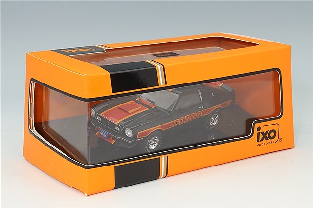 イクソ 1/43 フォード マスタング コブラII 1977 ブラック/レッド