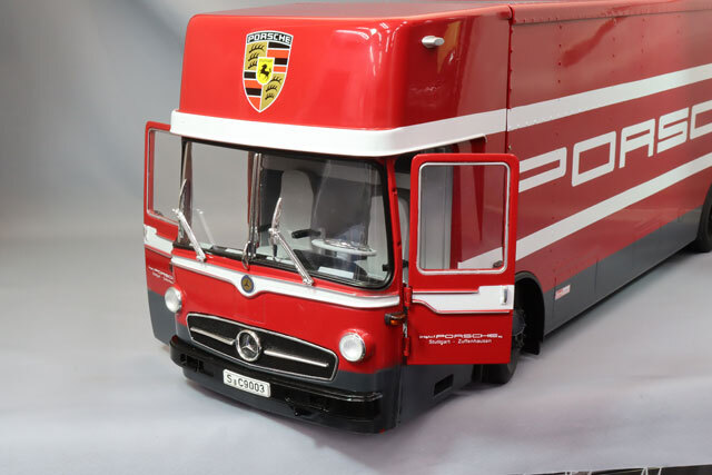 CMR 1/18 メルセデス O317 ポルシェ レーストランスポーター