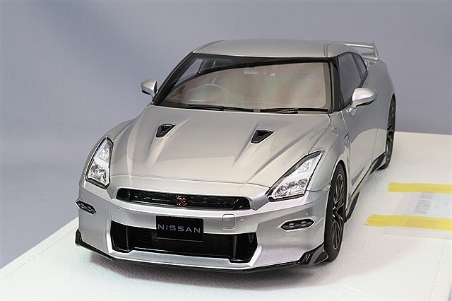 アイドロン 1/18 日産 GT-R プレミアムエディション 2024 ホワイト アイドロン EML084C 1/18 日産 GT-R Track edition engineered
