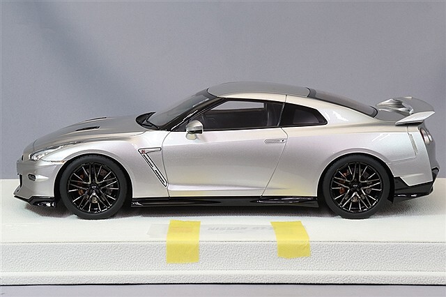アイドロン 1/18 日産 GT-R プレミアムエディション 2024