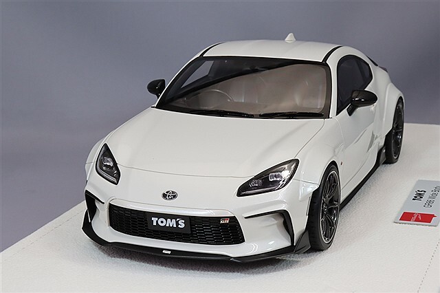 アイドロン 1/18 トムス GR86 ワイドボディ 2022 クリスタルホワイトパール