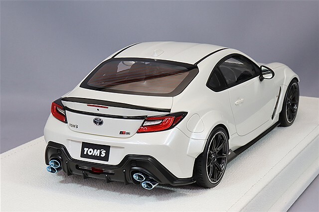 アイドロン 1/18 トムス GR86 ワイドボディ 2022 クリスタルホワイトパール