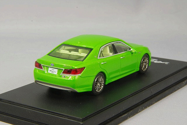 特価商品】 ENIF 1/64 トヨタ クラウン アスリート S 2015 若草色